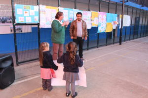 Exposición de afiches, alusivas a la jornada de Convivencia Escolar.